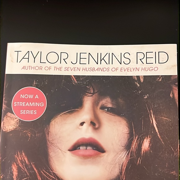 Daisy Jones & The Six by Taylor Jenkins Reid - Picture 2 of 6